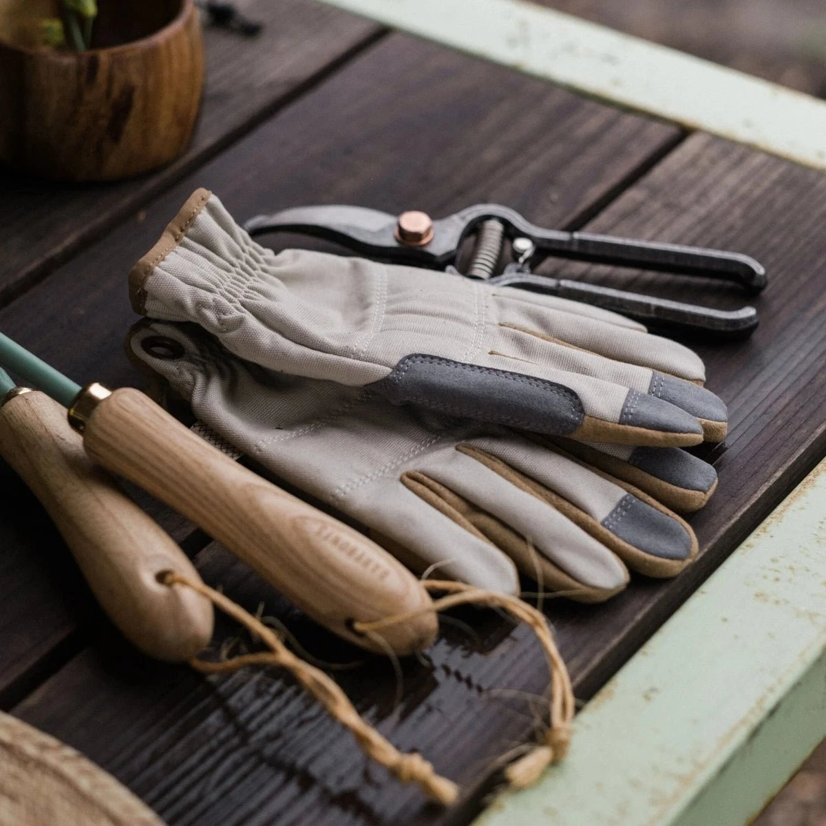 Barebones Leepa Gardening & Weeding Glove 10 Barebones Leepa Gardening & Weeding Glove - Image 8