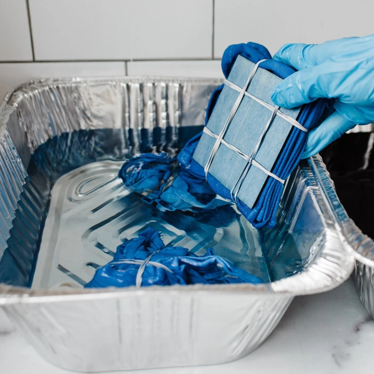 Shibori & Classic Tie Dye Kit – DIY Indigo Dyeing Kit With Napkins + Tote 5 Shibori & Classic Tie Dye Kit – DIY Indigo Dyeing Kit With Napkins + Tote - Image 3