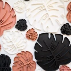 Tera SAUSR – Monstera Leaf Plant Saucer & Humidity Tray For Root Rot Prevention -Eds Plant Shop tera sausr leaf shaped pot saucer drip tray for houseplants humidity tray 402855