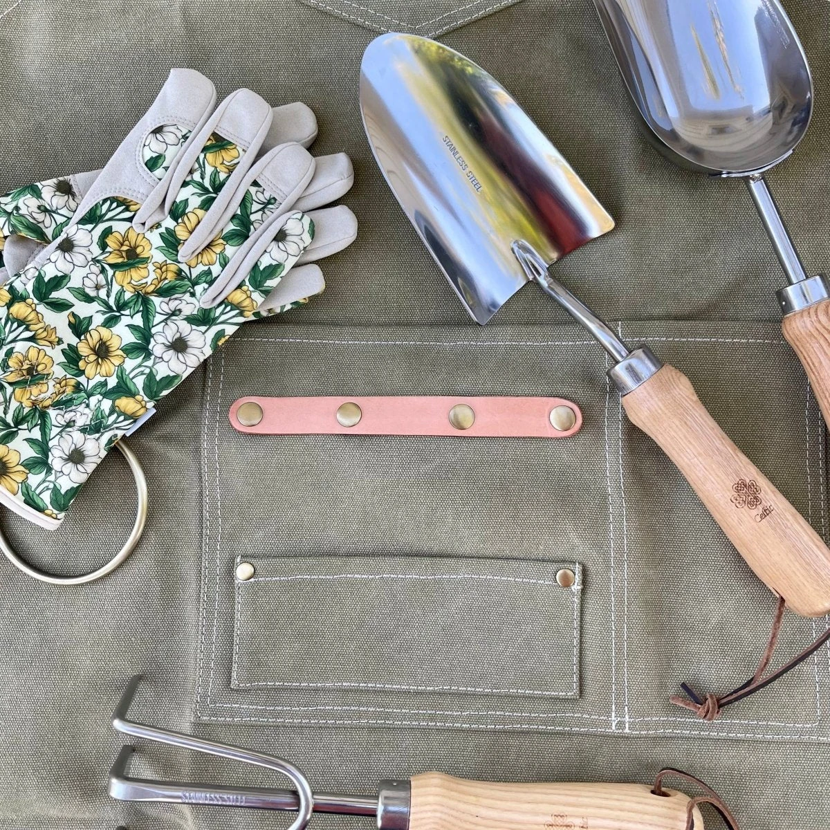 Ultimate Gardening Gift Box - Apron, Hand Tools And Gloves 3 Ultimate Gardening Gift Box - Apron, Hand Tools And Gloves